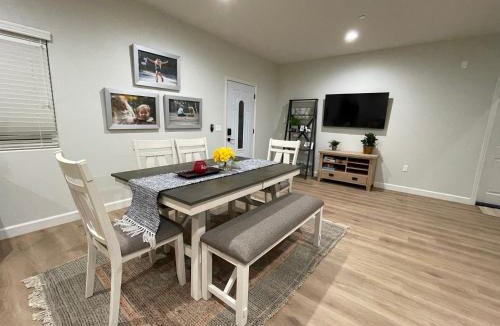 Midway City House | Incredible Value for 12 guests, New 3BR Home by Disneyland, Knott's, Beach