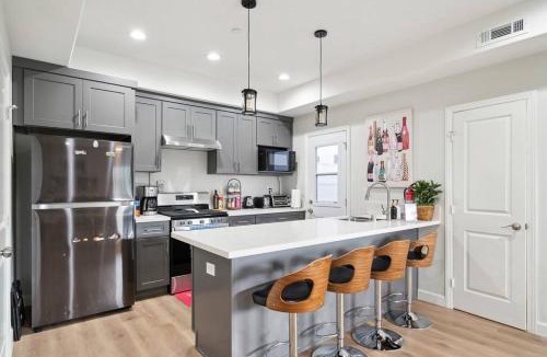 Midway City House | Incredible Value for 12 guests, New 3BR Home by Disneyland, Knott's, Beach