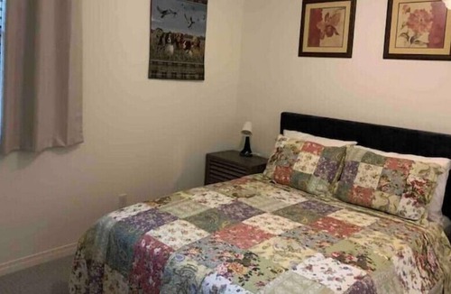 Mira Loma House | Independent Guest Room A with Net TV for Short Stay In A Single Family House