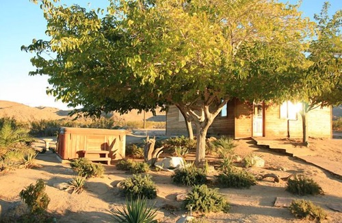 Indian Cove Cabin | Indian Cove Ranch, Joshua Tree on the Border of National Park-Hot Tub-Pool-WiFi