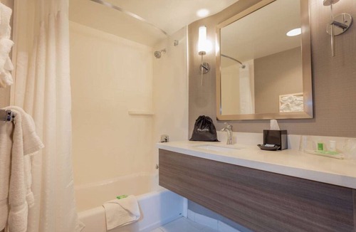 Anaheim Resort Hotel | Indulge in Home-Like Comfort! 4 Pet-Friendly Units, Near Disneyland Resort!