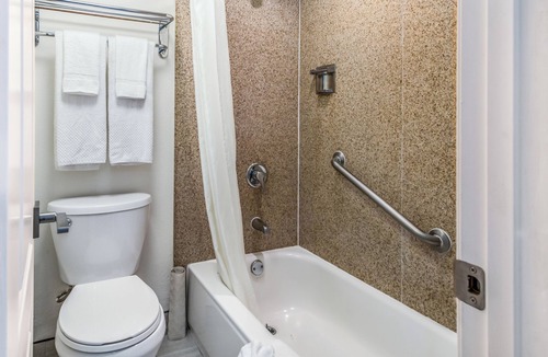 Alamitos Beach Hotel | Inn at 50 - Long Beach Convention Center