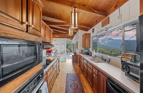 Pine Cove House | Inspiring home with "Sunset Perch" Views & Spa