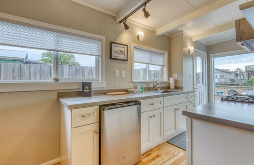 Eureka Cottage | Inviting waterfront cottage w/deck featuring a BBQ, kayaks, and canal access