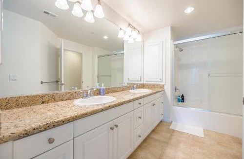 Irvine Apartment | Irvine 2Bedroom 2 Bathroom Apartment with Kitchen Pool gym