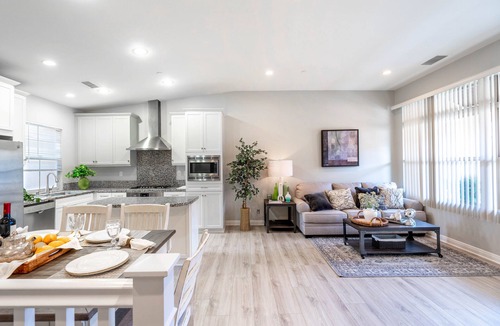Oak Creek Condo | Irvine Oasis - Luxury 2BR Condo