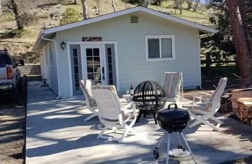 California Hot Springs Cabin | Isaaks Trails End Cabin Retreat in Pine Flat
