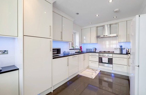 Brunel House | Isher 3 Bedroom, 2-Bathroom House with Parking