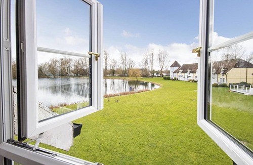 South Cerney House | Isis Lakes 84, Tortola Lodge (P) - Lakeside Lodge, On-Site Activities, Sleeps 8