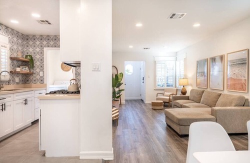 Hawthorne House | Jacuzzi+Game Room+Backyard Oasis! *5min to SoFi!*