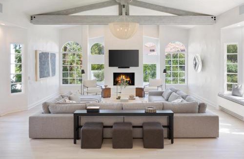 Palm Desert House | Jaguar Estate - Private Lush Estate with 2 Incredible Pools and Spas, Pickleball and Resort Style Yard