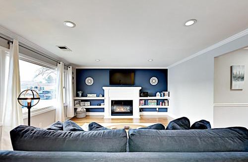 Junior College Neighborhood Association House | James House