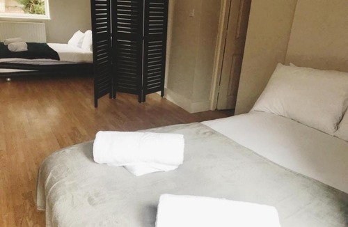 Streatham Apartment | JB Stays Family & contractor stays, Free parking