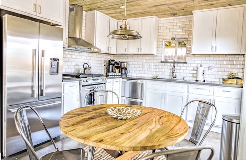 Yucca Valley House | Joshua Tree Forest Bungalow - Views & Hot Tub