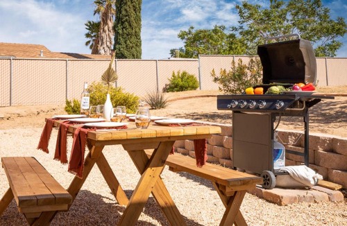 Yucca Valley House | Joshua Tree Landing by AvantStay 3 BDR 2Bath Home w Hot Tub