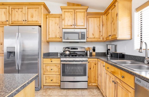 Yucca Valley House | Joshua Tree Landing by AvantStay 3 BDR 2Bath Home w Hot Tub
