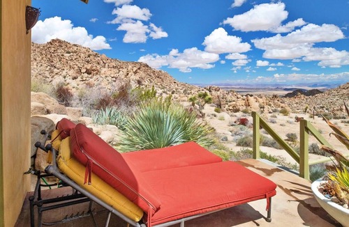 Monument Manor House | Joshua Tree Oasis