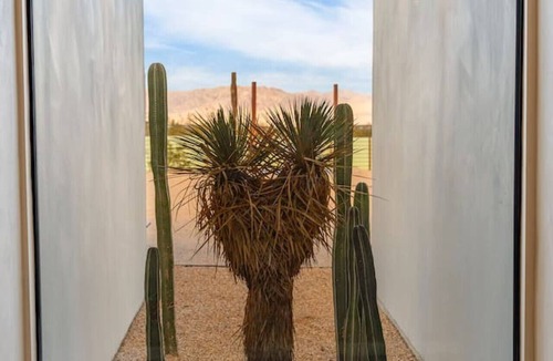 Joshua Tree House | JT Art Villa | Luxe & Unique Artistic Getaway