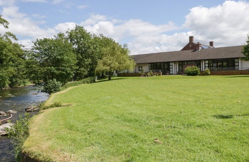 Eamont Bridge Cottage | JUBILEE GROUND-FLOOR SINGLE BEDROOM, with a garden in Penrith