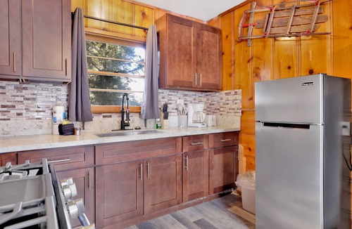 Big Bear Lake Cabin | Juniper Lakeside Couples Retreat at Big Bear Lake