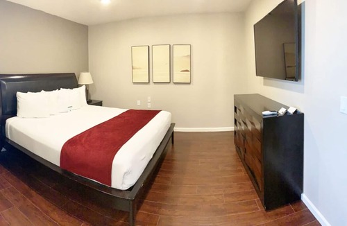 Torrance House | Just What You Were Looking For! Free Parking, Close to Hermosa Beach Pier