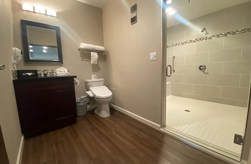 Torrance House | Just What You Were Looking For! Free Parking, Close to Hermosa Beach Pier