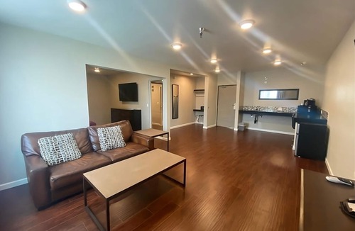 Torrance House | Just What You Were Looking For! Free Parking, Close to Hermosa Beach Pier
