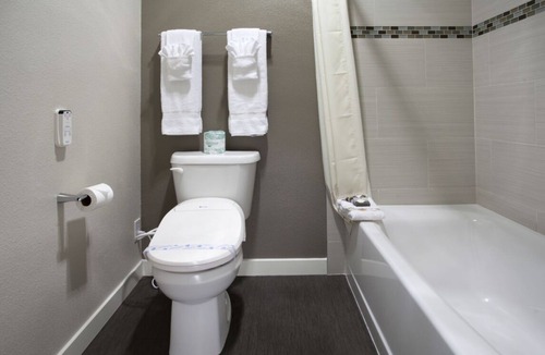 Torrance House | Just What You Were Looking For! Free Parking, Close to Hermosa Beach Pier