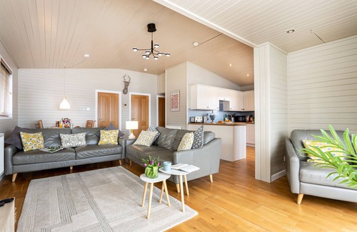 Carnforth Cabin | Keer Lodge a lakeshore haven @ Pine Lake Resort