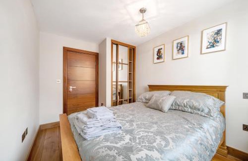Abingdon Apartment | Kensington Haven 3-Bed, 3-Bth Flat