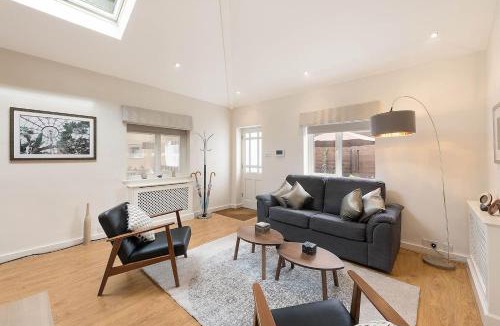 Mortlake House | Kew Gardens House | Thames, Richmond Park & Private Garden