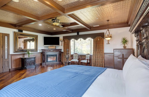 Valley Center Villa | Keys Creek by AvantStay | Sleeps 42, Luxury Estate