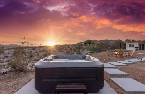 Yucca Valley House | Kinetic House-Joshua Trees Sculptures Cowboy Pool
