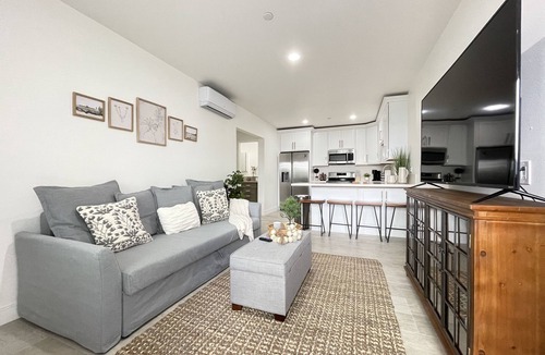 Santa Ana Apartment | ★King★5min→DTSA★Parking★65” Smart TV★Self Check-In