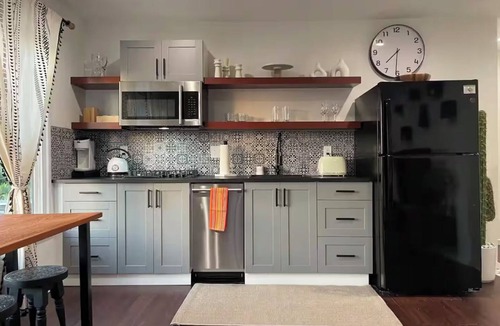 Los Angeles Apartment | KING BED LA Hilltop Oasis 1bd/1bth with VIEWS!