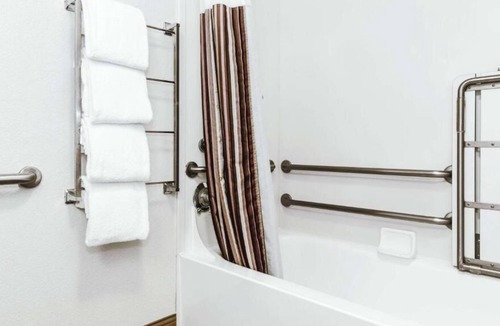 Guasti House | King Bed, One-Bedroom Ste at La Quinta Inn & Suites by Wyndham Ontario Airport