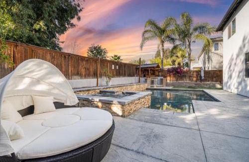 Temecula House | King Bed Temecula Getaway Amazing Pool and Theatre