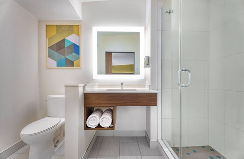 East Village Hotel | King Junior Suite at Hotel Z, Gaslamp Quarter, On-site Bike Rental