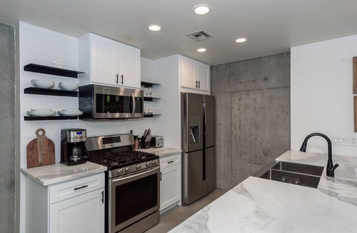 East Village Condo | King size luxury loft condo Petco-Park-Downtown SD