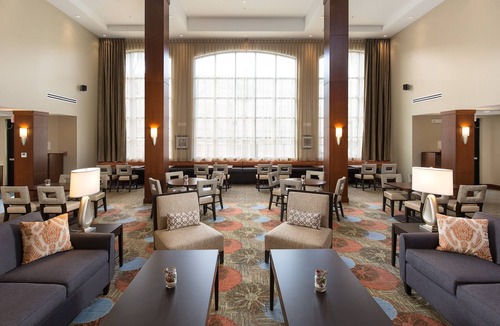 Corona Apartment | King Suite. Free Breakfast. Pool & Hot Tub. Gym. Close to Amazon!