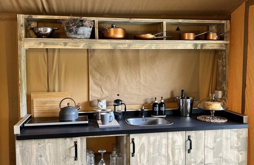 Cutnall Green Apartment | Kingfisher Safari Tent