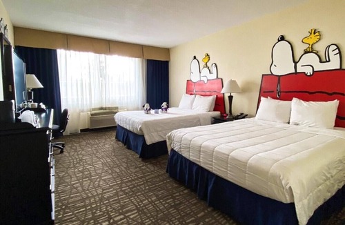 Northwest Anaheim Hotel | Knott's Berry Farm Hotel