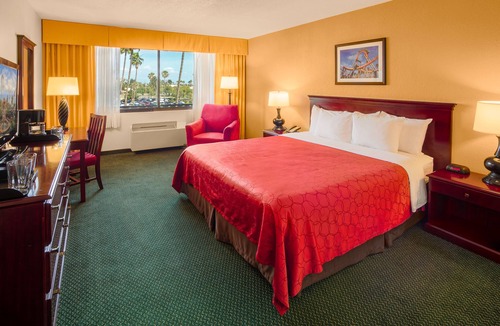 Northwest Anaheim Hotel | Knott's Berry Farm Hotel