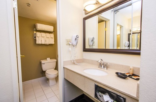 Northwest Anaheim Hotel | Knott's Berry Farm Hotel