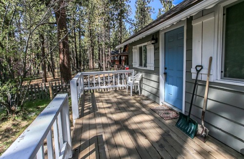 Big Bear Lake House | Knotty Knight - Cozy 2 Bedroom Cabin, Walk to the Village and Lake