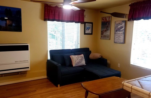 Castle Glen Estates Apartment | Knotty Pine Cabin, 5 min to Lake and Ski, in serene Big Bear Lake with WiFi.