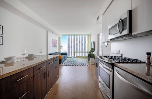 Carthay Circle Apartment | koreatown y