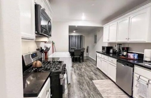 Sun Valley House | L.A. Beauty: Inviting Home near Burbank/Hollywood