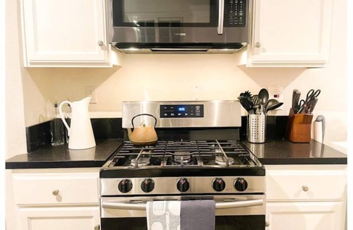 Sun Valley House | L.A. Beauty: Inviting Home near Burbank/Hollywood