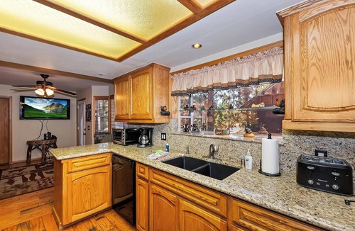Whispering Forest Cabin | La Casa Bella by Destination Big Bear : Pool Table! Pinball! Hot Tub! Propane BBQ! Log Furnishings! WiFi!